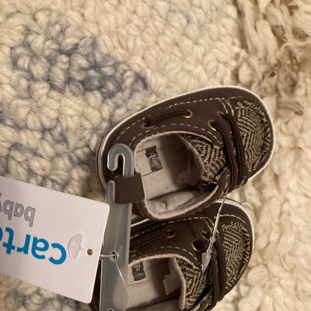 NWT Carter’s NB crib shoes